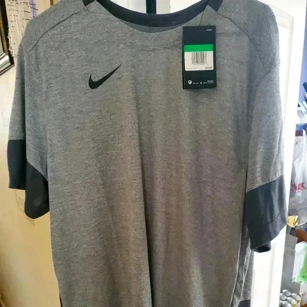 NIKE MEN'S TOP